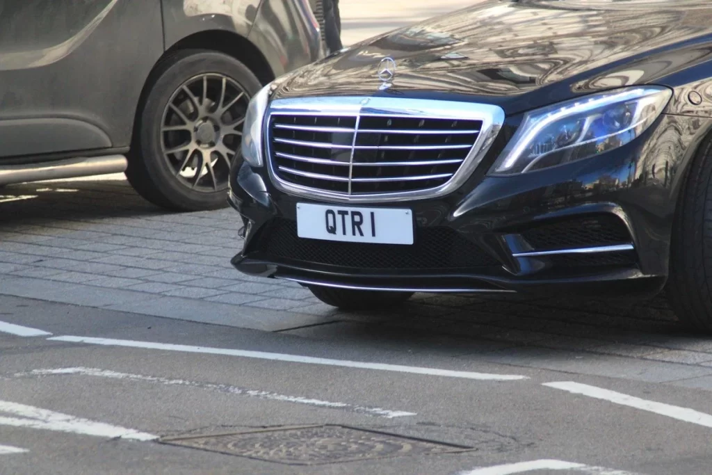 lease car with private plate